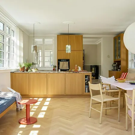 Charming With Garden Near Casa vacanze