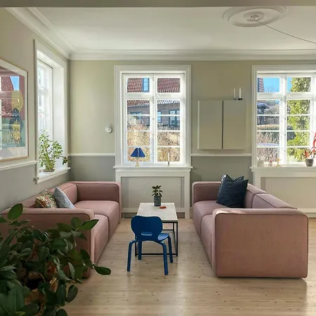 Charming With Garden Near *