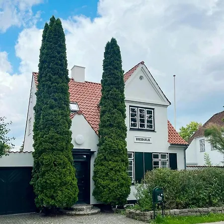 Charming With Garden Near Copenaghen